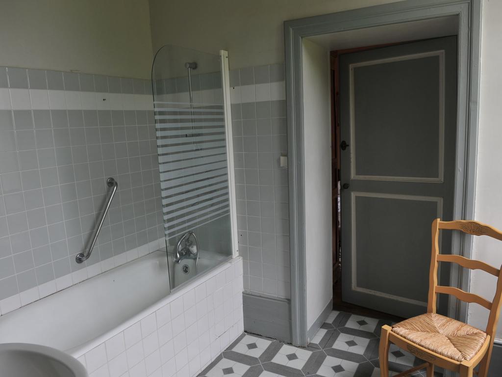 הוילה בורבון-לאנסי Vintage Mansion In Saint Aubin Sur Loire With Pool מראה חיצוני תמונה