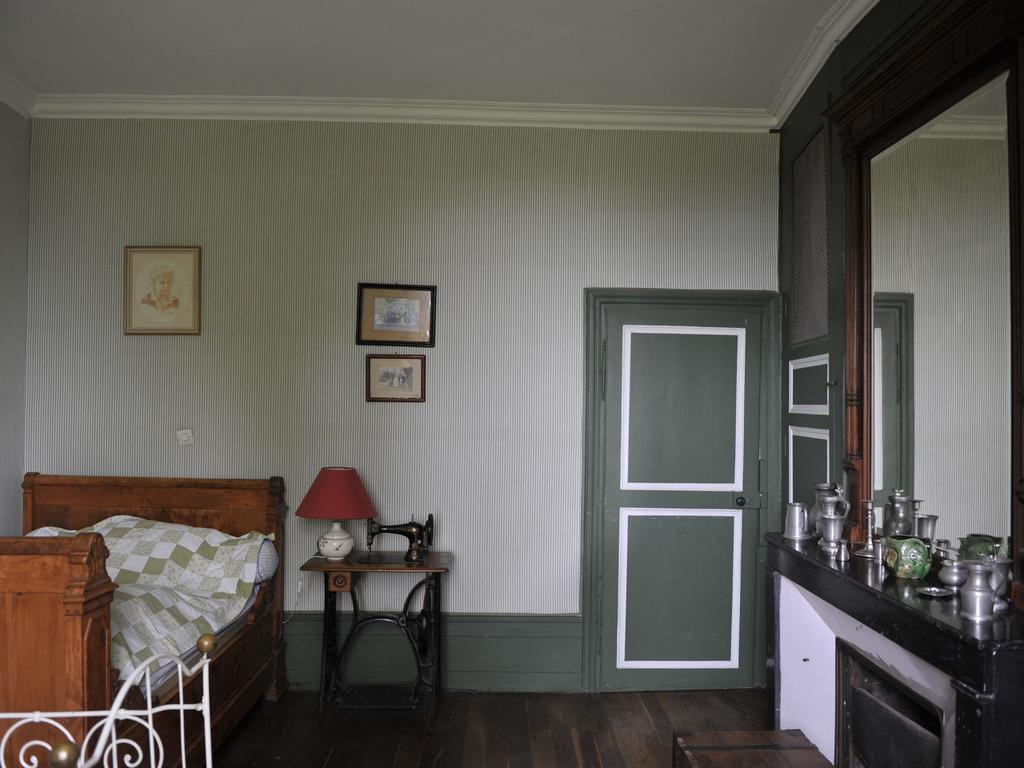 הוילה בורבון-לאנסי Vintage Mansion In Saint Aubin Sur Loire With Pool מראה חיצוני תמונה