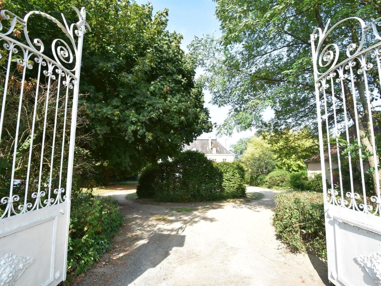 הוילה בורבון-לאנסי Vintage Mansion In Saint Aubin Sur Loire With Pool מראה חיצוני תמונה